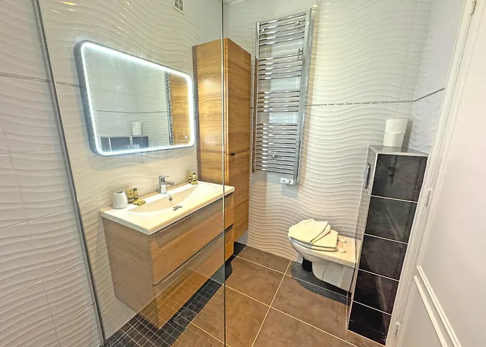 Cariatides - Promenade Apartman