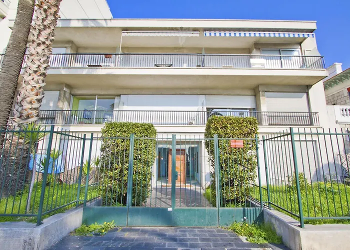 Cariatides - Promenade Apartman Nizza