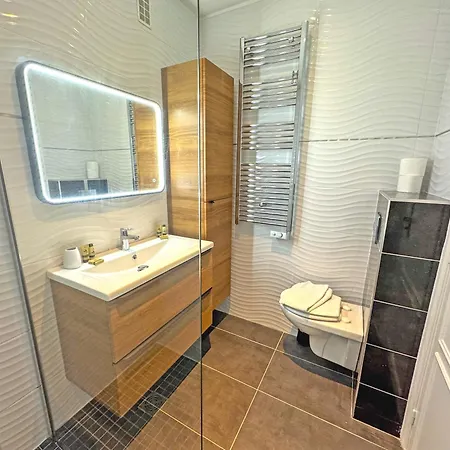 Cariatides - Promenade Apartment