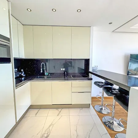 Cariatides - Promenade Apartment *